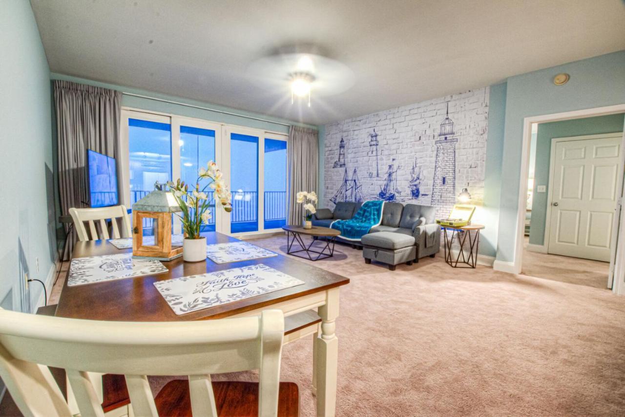 Beautiful 3 Bd Laketown Wharf 1133- Amenities! *