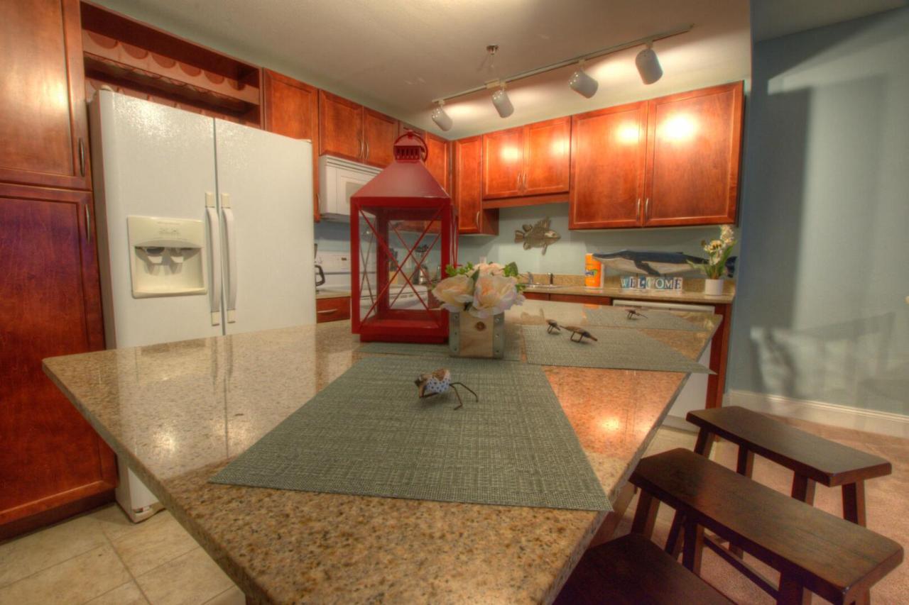 Beautiful 3 Bd Laketown Wharf 1133- Amenities! *